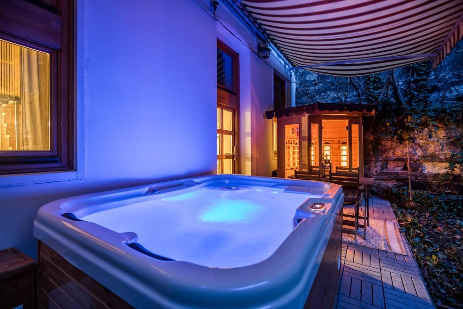Wellness Wonderland: Garden, Sauna, Jacuzzi In Cbd Budapešť Exteriér fotografie