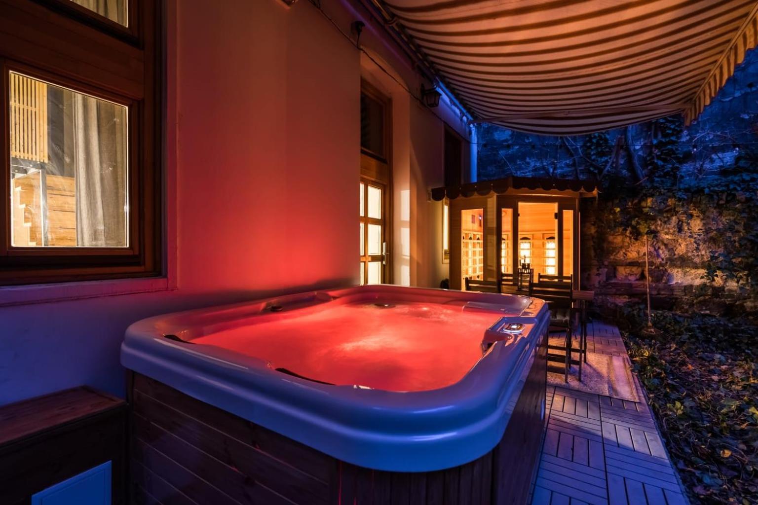Wellness Wonderland: Garden, Sauna, Jacuzzi In Cbd Budapešť Exteriér fotografie